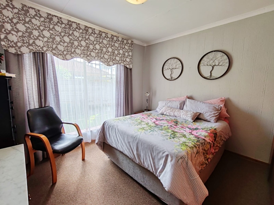 3 Bedroom Property for Sale in Kannoniers Park North West